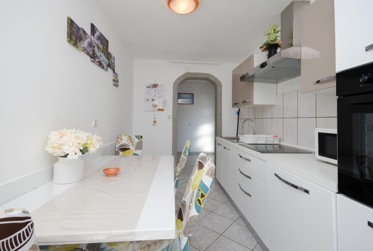 Apartments Albina Лопар Экстерьер фото