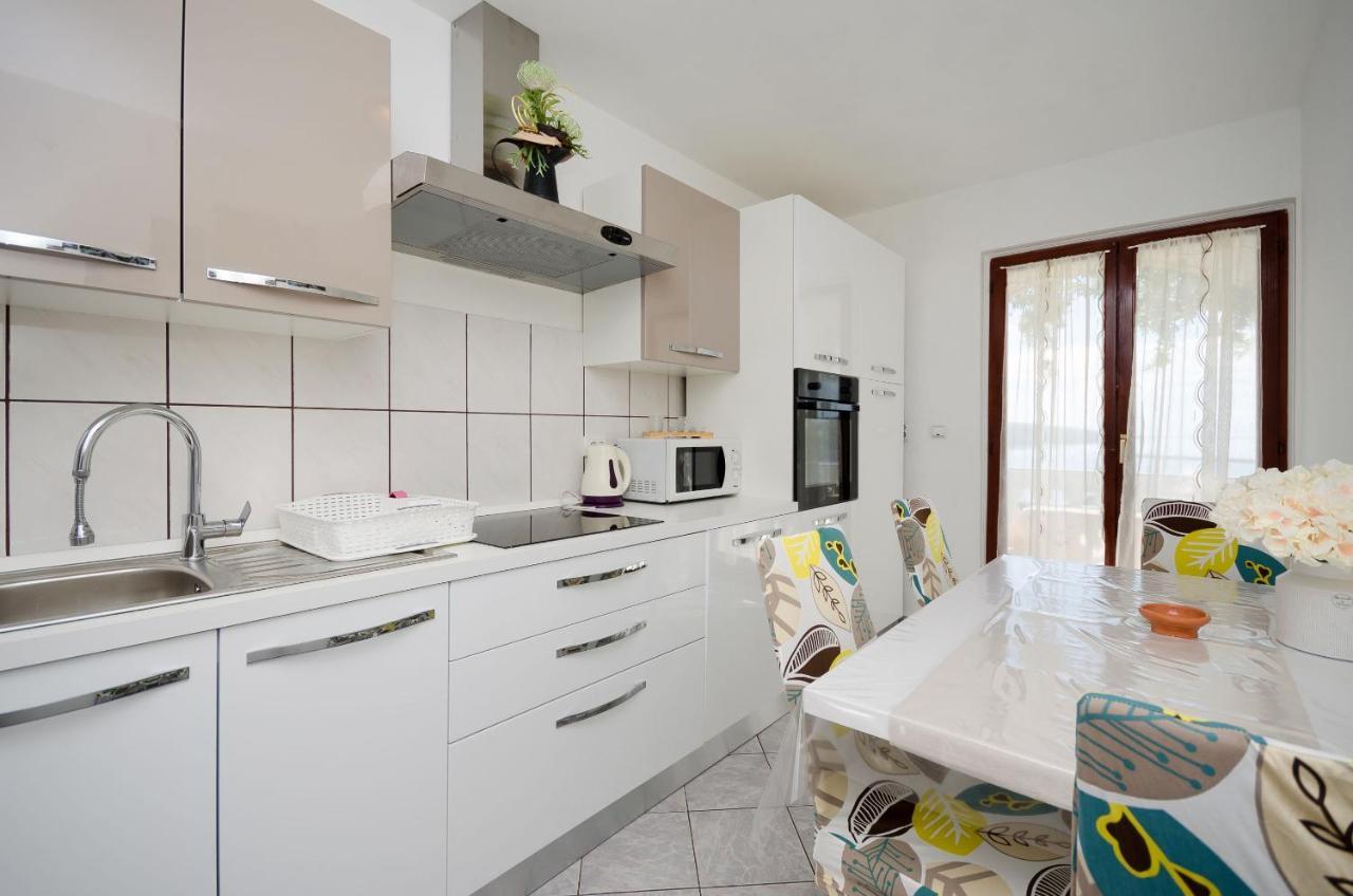 Apartments Albina Лопар Экстерьер фото